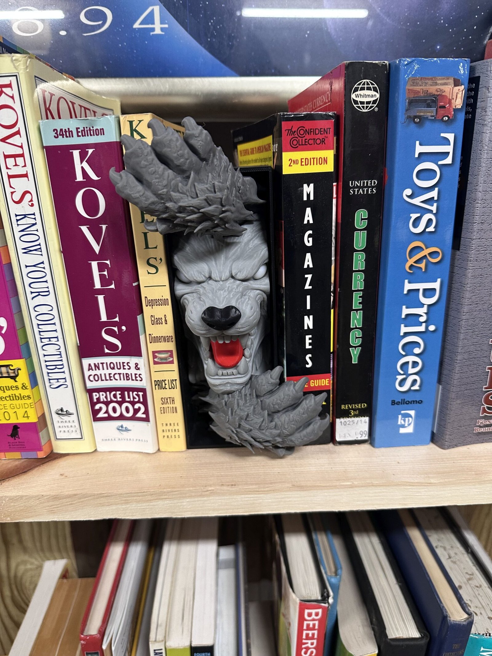 Werewolf Book Nook Insert – 3D Printed Horror Shelf Display - Image 7